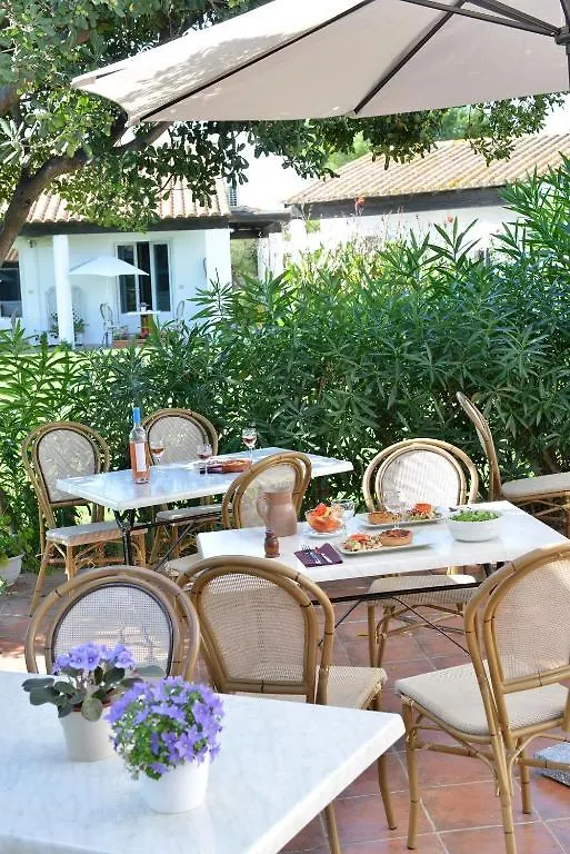 Mas De La Grenouillere Hotel Et Centre Equestre En Pleine Nature Saintes-Maries-de-la-Mer